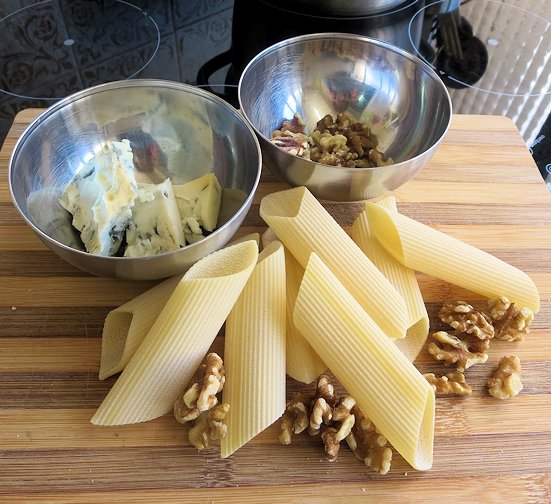 ingredienti pasta gorgonzola noci