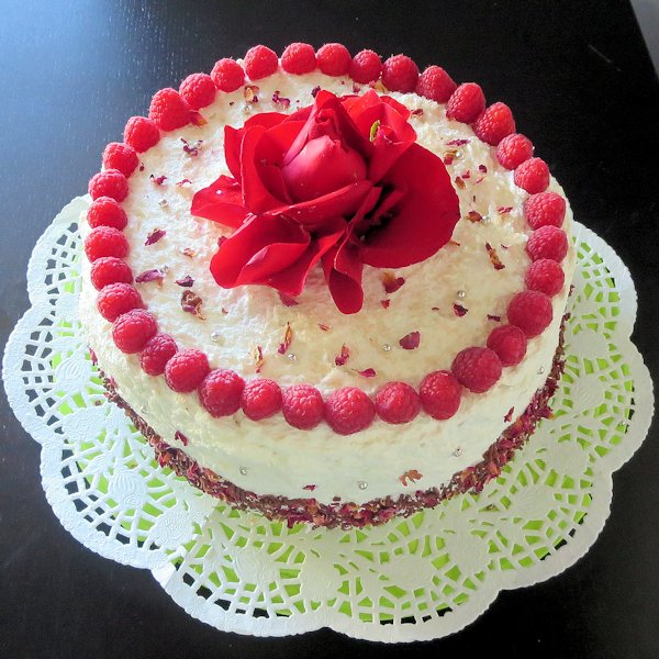 torta alla rosa aromatizzata