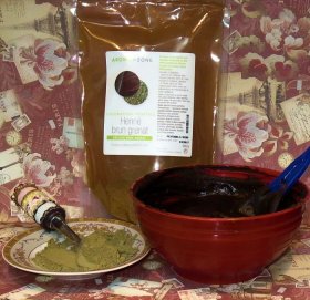 Hennè brun grenat di Aroma Zone - color mogano