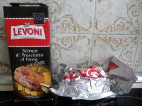 Stinco di prosciutto al forno Levoni con patate pasticciate